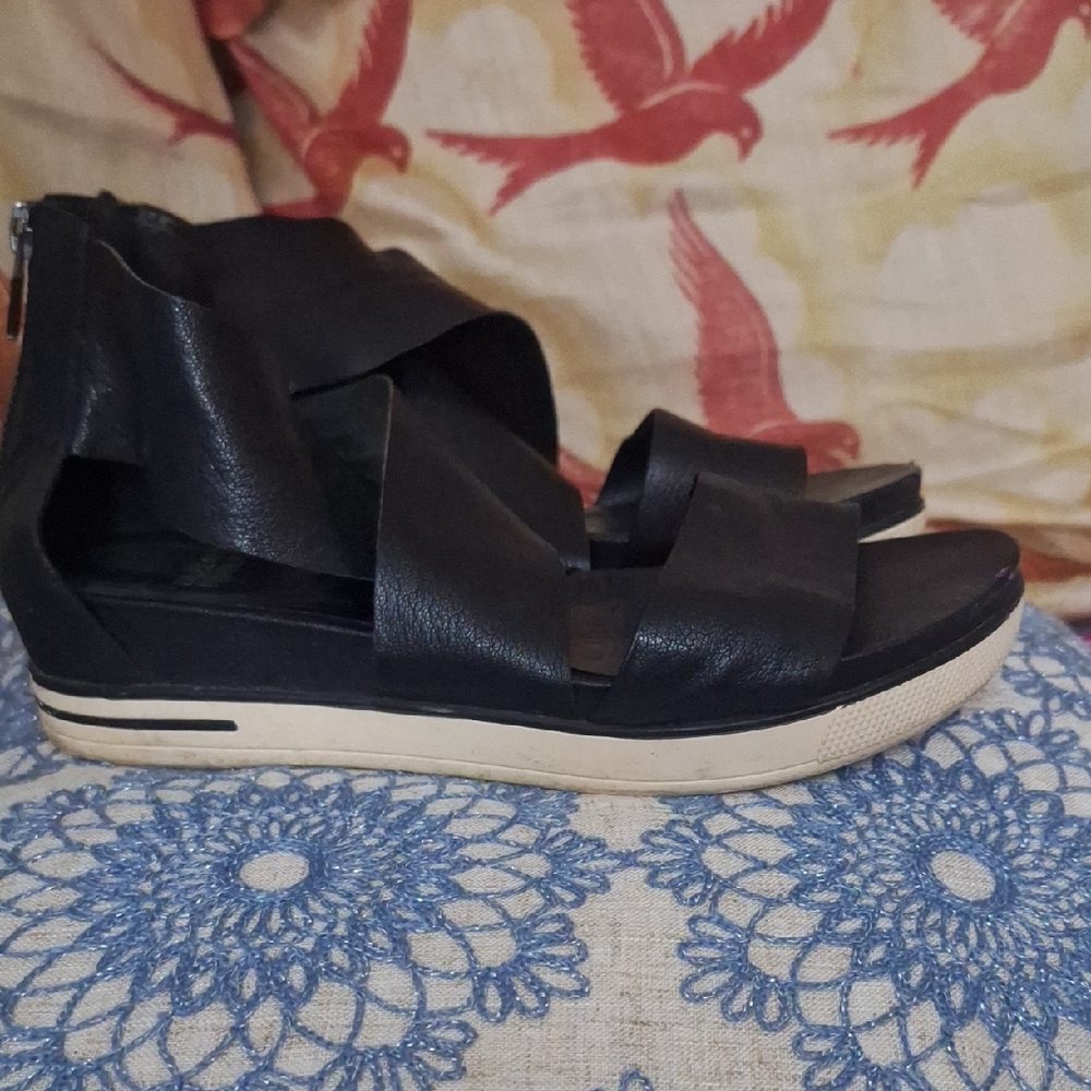 Eileen Fisher Black Sports Sandals Tumbled Learher